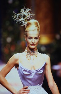 1730355279_ChristianLacroixCoutureFall1996(12).thumb.jpg.4e4192d69f2228d01518a5310506b5a7.jpg