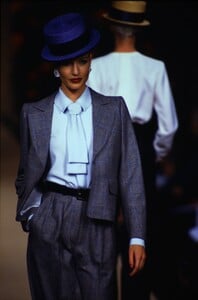 1776372467_ysl-hc-spring-1997(5).thumb.jpg.66bfe1121b608cc36a796c69cf0dd603.jpg