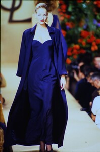 1864950054_ysl-hc-spring-1997(21).thumb.jpg.5ccdb7fb2abdfce109ef7b3183345933.jpg