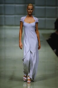 18766698_ValentinoCoutureSpring1996(41).thumb.jpg.5dff1f68cafc1e2bc2147f620a4ca052.jpg