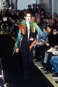 1915110996_JeanPaulGaultier1997HauteCouture73.thumb.jpg.b0d9000e77ccad6e080625a5a530adcc.jpg