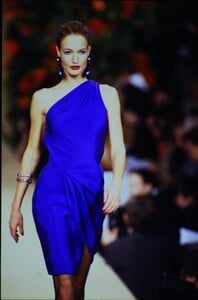 19697426_ysl-hc-spring-1997(15).thumb.jpg.66e16bcaabcebed7a207d98d91954d66.jpg