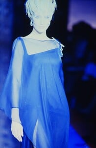 2027834642_christian-dior-couture-fall-1996(28).thumb.jpg.365d69f483c89a174ece22adf9401e05.jpg