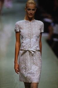 2056368017_ValentinoCoutureSpring1996(28).thumb.jpg.a4f682f00f274100ad6a5066f6256146.jpg