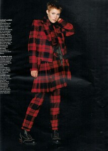 2101613342_ELLEFrance11thOctober1993StyleAnglaisbyebyetraditionMarcHispard4.thumb.jpg.3162d0cb220d4c55cb203920745fee5b.jpg