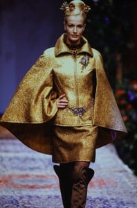 247008826_ChristianLacroixCoutureFall1996(8).thumb.jpg.24793d8e86bc2d823d4e670b352a394e.jpg