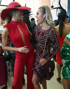 ELYSE+KNOWLES+&+JENNIFER+HAWKINS+MELBOURNE+CUP+DAY+2016+.png