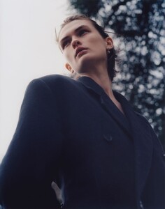 Lara+Mullen+by+Ben+Parks+Vogue+Czech+May+2021+(1).jpg