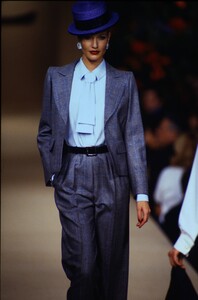 392218521_ysl-hc-spring-1997(2).thumb.jpg.52fbe2979b94e03ff50e543464cf4ee5.jpg