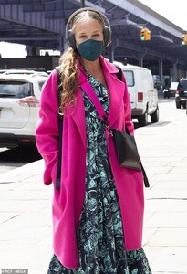 41601488-9458171-Eye_catching_outer_layer_The_Emmy_winning_actress_was_dressed_in-a-1_1618117844589.jpg