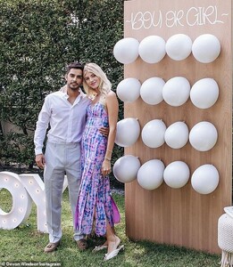 41758276-9471291-Baby_news_Devon_Windsor_shared_the_gender_of_her_baby_on_her_vlo-m-26_1618420608310.jpg