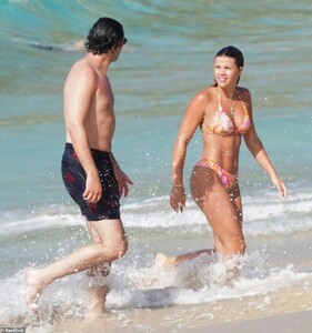 41915856-9484959-Look_of_love_Sofia_Richie_22_makes_her_St_Barts_debut_with_new_b-a-53_1618779449425.jpg
