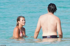 41915884-9484959-Approval_Her_new_man_27_is_more_age_appropriate_than_her_ex_boyf-a-60_1618779449667.jpg