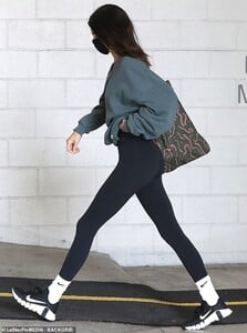 42107322-9502375-Workout_plan_Kendall_Jenner_is_taking_her_latest_stalker_drama_w-a-112_1619144230731.jpg