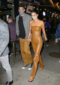42183608-9508793-Date_night_Kendall_Jenner_put_on_an_affectionate_display_with_he-a-41_1619331671440.jpg
