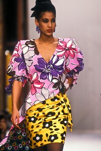 436942973_EmanuelUngaro1988HauteCouture10.thumb.jpg.83e42571fc88a36be38ea9fb3540a24c.jpg