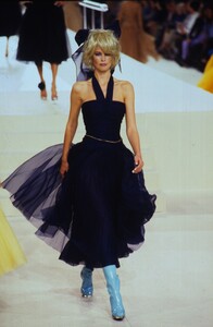 537241291_CHANEL-SPRING-1997-CLAUDIA-SCHIFFER(33).thumb.jpg.589af63731117cbc7f264692cac5be4b.jpg