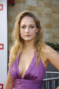 60552_leelee_sobieski_03_122_235lo.jpg