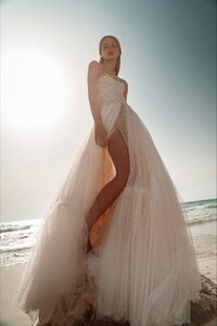 Vanessa _ S_S 2021 Bridal Collection _ Ohad Krief Haute Couture _ Wedding Gown Details Inspiration.jpg