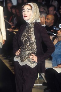 650113775_JeanPaulGaultier1997HauteCouture6.thumb.jpg.adb269ccc826be042b14c97fec280484.jpg