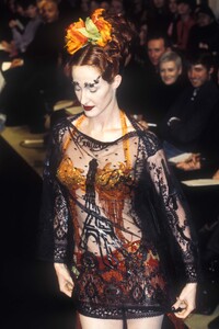 720678812_JeanPaulGaultier1997HauteCouture39.thumb.jpg.564b9da453d54fa51c6943416dff1ad4.jpg