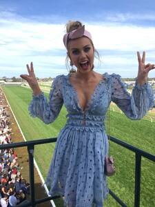 Elyse+Knowles+Caulfield+Cup+2016.JPG+11.jpeg