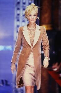 845783512_christian-dior-couture-fall-1996(23).thumb.jpg.d1f2fd8957513f3f588407fa6ba40169.jpg