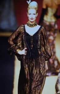 861276515_lacroix-fw-1995-karen(5).thumb.jpg.7aa9b00b2235539fc3e43a2e914886a4.jpg