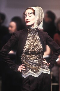 864837708_JeanPaulGaultier1997HauteCouture7.thumb.jpg.ffa08b81682b8ea974d002080c06bcc6.jpg