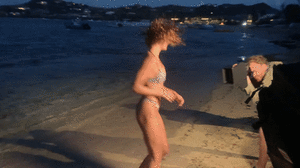 984572970_ezgif.com-gif-maker(26).thumb.gif.7871132537993ab89d264d8a2a51a223.gif