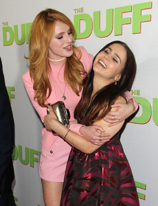 Bella-Thorne-bella-thorne-38224628-1280-1664.jpg