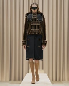 Burberry-Autumn_Winter-2021-Womenswear-Collection-Look-16-Valeria_001.thumb.jpg.8b31a13bb3c1d9473814940601da0c34.jpg