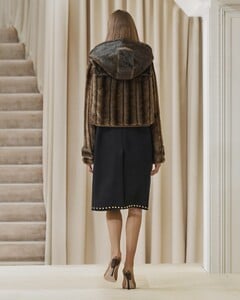 Burberry-Autumn_Winter-2021-Womenswear-Collection-Look-16-Valeria_002.thumb.jpg.92870a1b6f5727f3f7acf938afd5a246.jpg