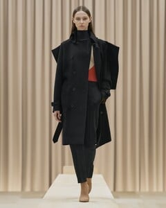 Burberry-Autumn_Winter-2021-Womenswear-Collection-Look-28-Valeria_001.thumb.jpg.6d6bd074728e8455785bb6a768e6caf3.jpg