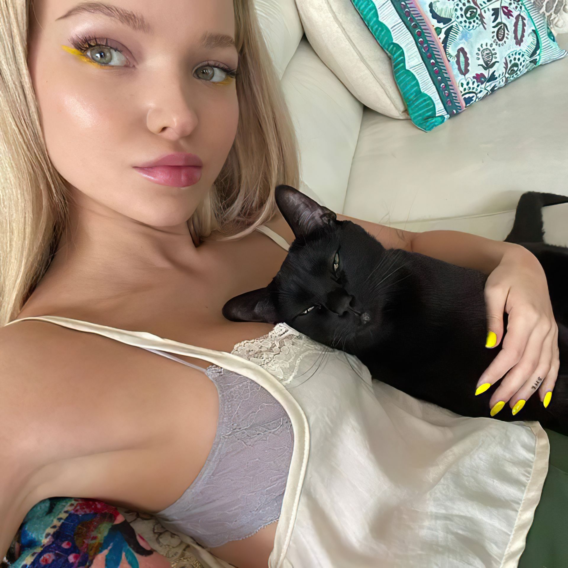 Dove Cameron - Page 9 - Actresses - Bellazon