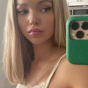 Dove Cameron Fappening