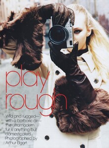 Elgort_US_Vogue_October_2004_01.thumb.jpg.f2ee2e758d638417b69720303f738d84.jpg