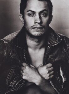 GG_Penn_US_Vogue_December_2004_02.thumb.jpg.9e95566288aa3d94db82b4e79790d977.jpg