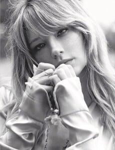 Haley-Bennett-Dior-Magazine-2016-Photoshoot02.jpg
