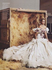 High_Leibovitz_US_Vogue_November_2004_01.thumb.jpg.312f1e79439501332268447d4fd53d2e.jpg
