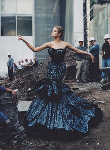 High_Leibovitz_US_Vogue_November_2004_04.thumb.jpg.14418b046ce5e629e1e072062fca4b1f.jpg