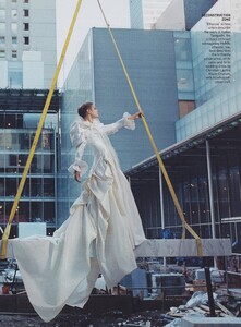 High_Leibovitz_US_Vogue_November_2004_10.thumb.jpg.2a528ca4352f39a17fdf3d346caacf40.jpg
