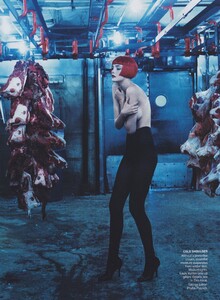 Klein_US_Vogue_November_2004_02.thumb.jpg.f2d58153bba1df68bd3c8cd47de51f9d.jpg