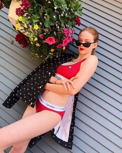 Larsen-Thompson-In-a-Revealing-Bikini-TheFappening.pro-18.jpg