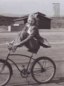 Leibovitz_US_Vogue_December_2004_04.thumb.jpg.5bcd32c2e3fb831964c553bc0c8d50aa.jpg