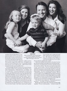 Leibovitz_US_Vogue_October_2004_06.thumb.jpg.99e25e57d50fff57ee5b97cf65ea9d16.jpg
