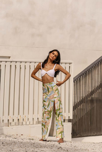 Leniflashes_GirlintheSun_Michelle-5746_c04ca175-cd68-4413-8427-ef313797db46.png