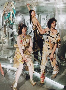 Madness_Testino_US_Vogue_February_2004_17.thumb.jpg.a3a3bab0b6516ff677f9b61d34f17ccb.jpg