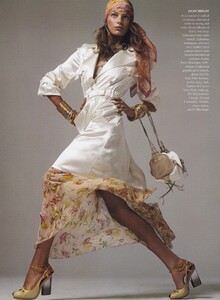 Meisel_US_Vogue_February_2004_05.thumb.jpg.1f90ef8e9c1b89403c1400e187fef236.jpg