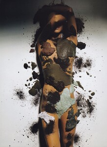 Penn_US_Vogue_February_2004_02.thumb.jpg.36b55c34e81239c79e9de3ee3d650e1c.jpg